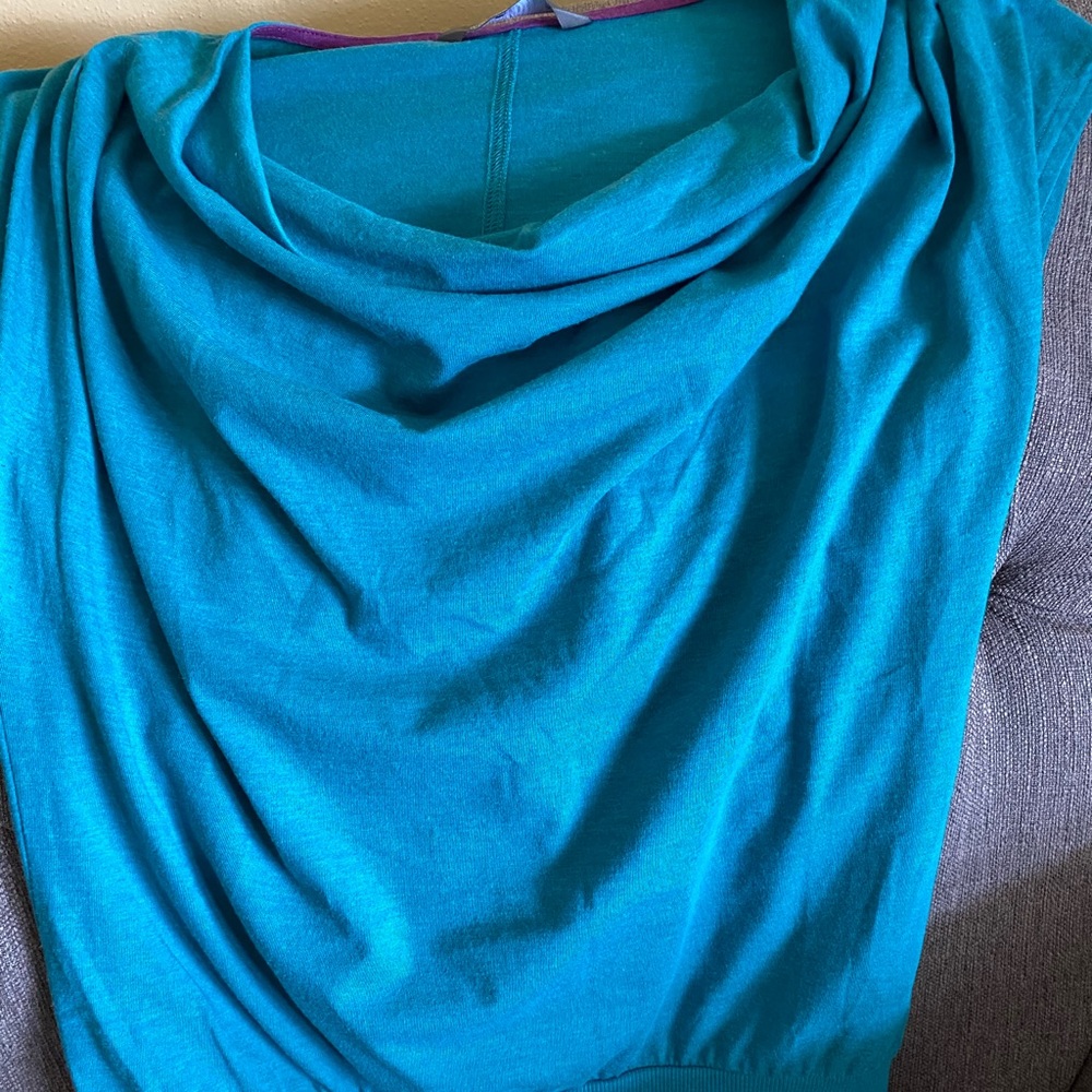 The NORTH FACE short sleeve cowl neck, size M
